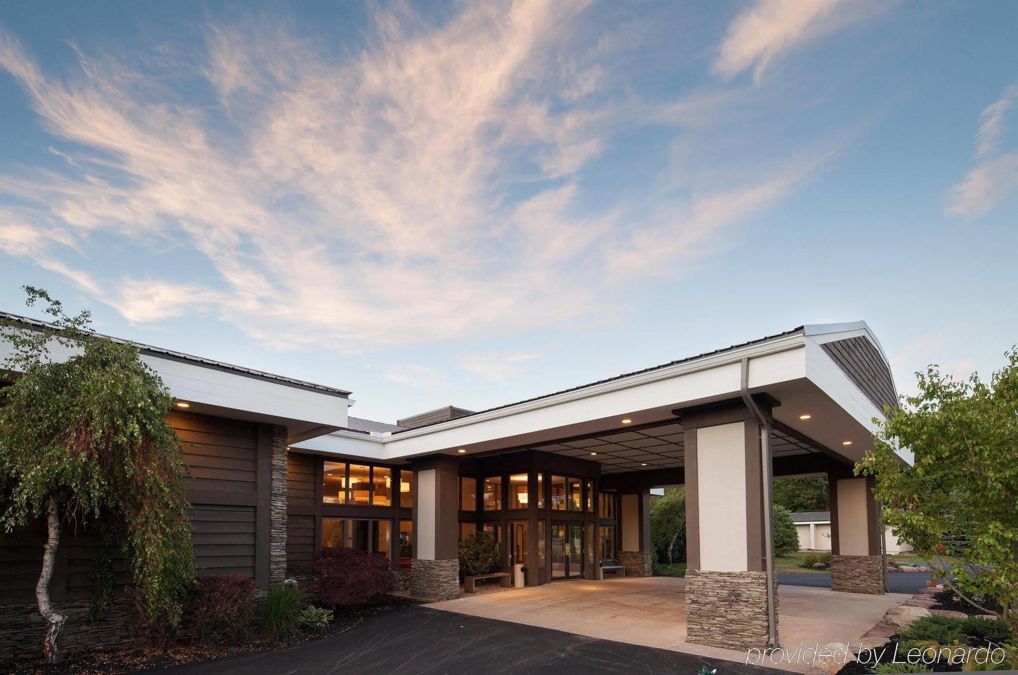 Ramada By Wyndham Rock Hill At Sullivan Center Exterior foto