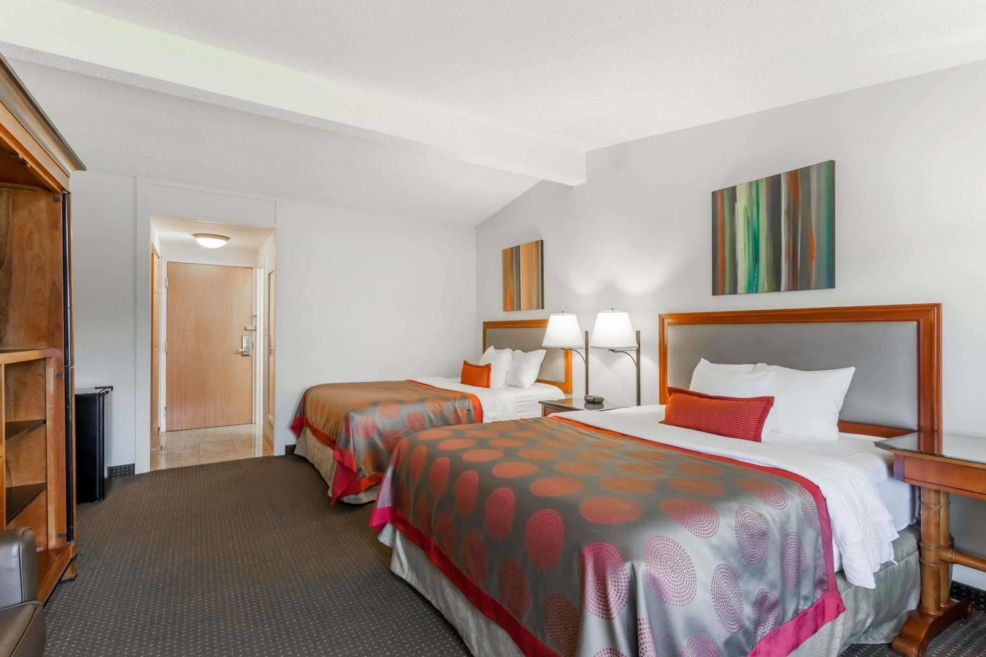 Ramada By Wyndham Rock Hill At Sullivan Center Exterior foto