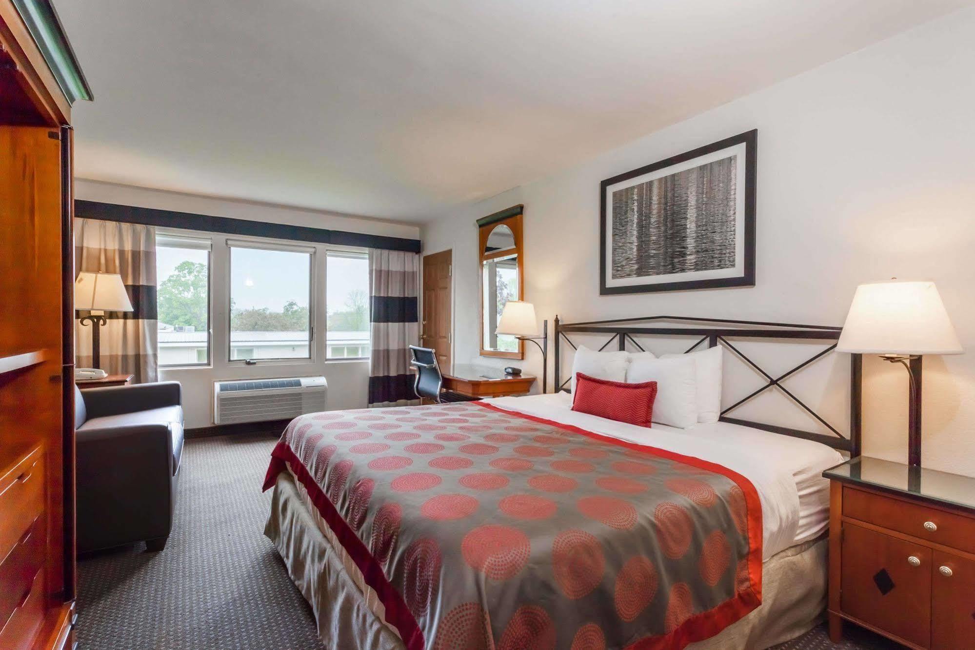 Ramada By Wyndham Rock Hill At Sullivan Center Exterior foto